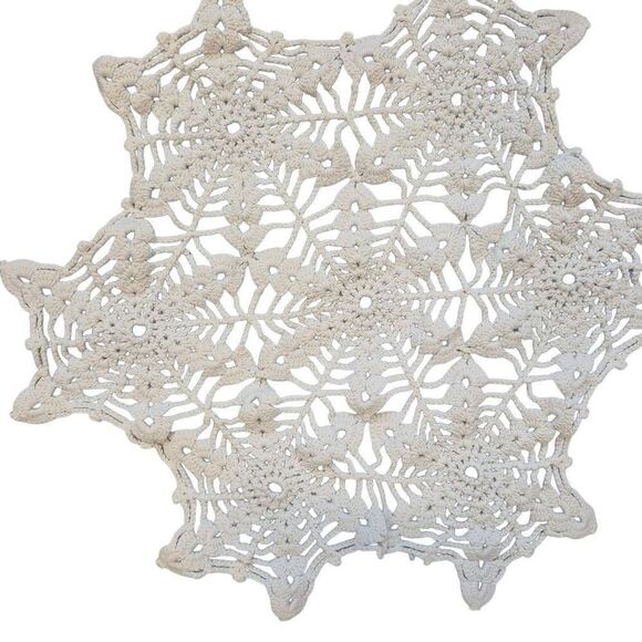Doily, Vintage Cream Cotton 12.5" - Picture 4 of 6